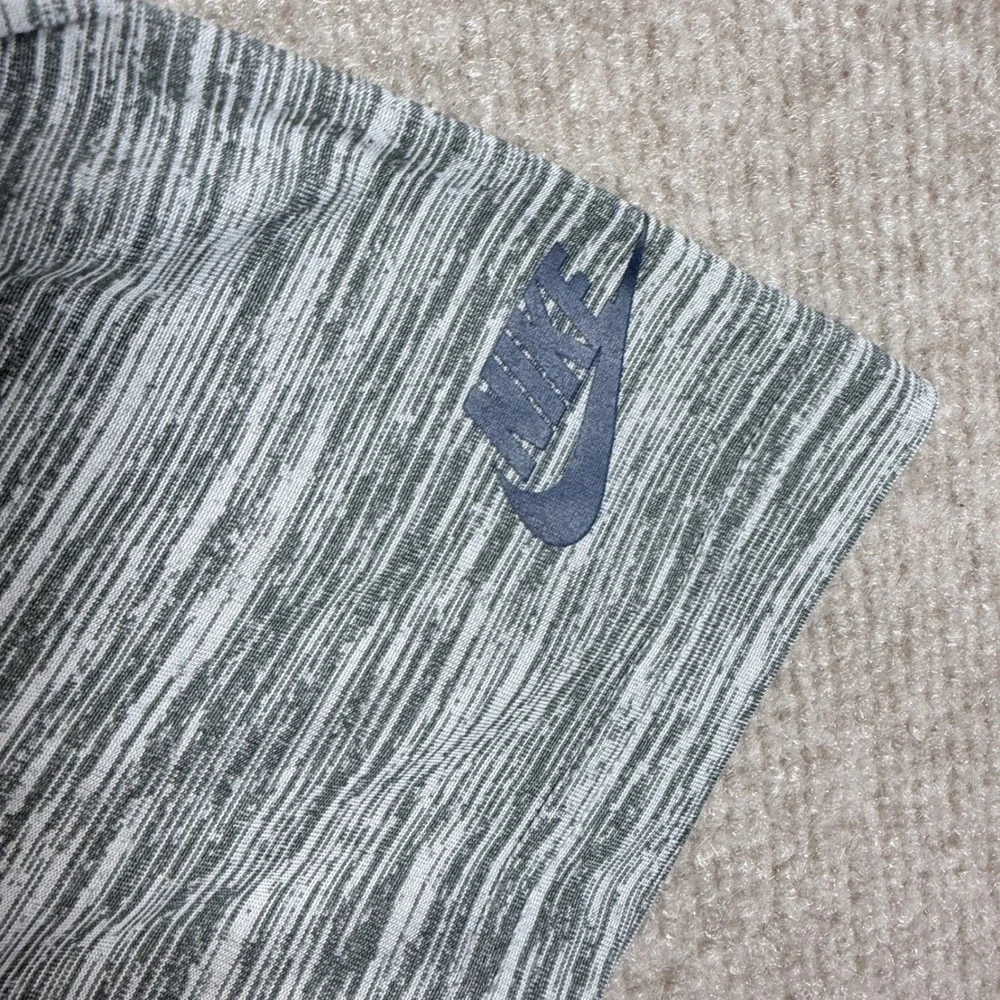 Nike Seattle Seahawks Dri-FIT T-Shirt Womens Small Gray Space Dye NFL Training